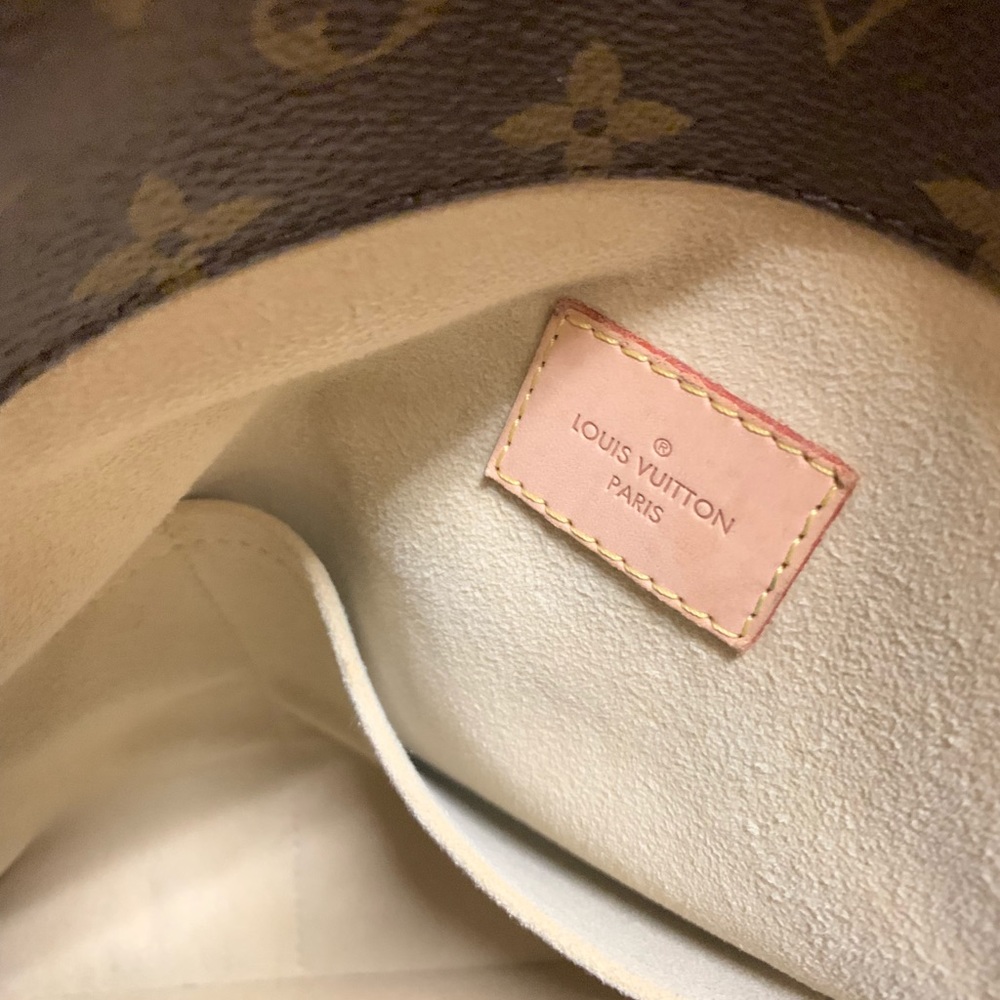 Louis Vuitton Artsy Monogram - Picture 6 of 8